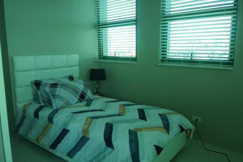 Cozy and Comfortable living in QC within trendy Timog-T Morato area Please note that minimum stay sh