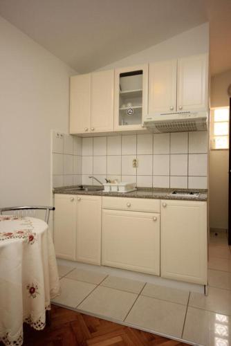 Apartments and rooms with parking space Lovran Opatija - 2332 - image 8