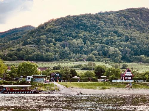 Surrounding environment, Donau Strandhaus mit Durnstein Panorama in Rossatz