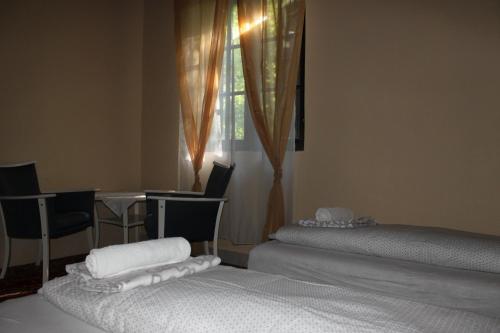 2 twin beds