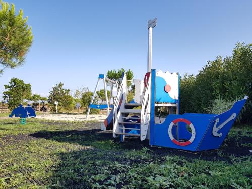 Spēļu laukums, Camping Paradis 4 etoiles Au Port de L'Houmeau - La Rochelle in L'Houmeau (Poitou-Charentes)