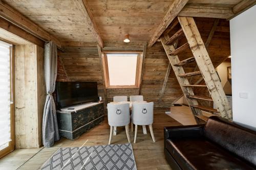 Quadruple Room with Mountain View image 2