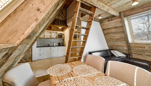 Quadruple Room with Mountain View image 3