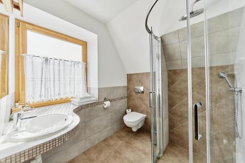 Quadruple Room with Mountain View image 9