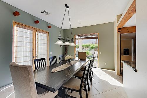 Desert Club Escape - 4 Bd/4.5 Ba In La Quinta Resort With Views Home - image 9