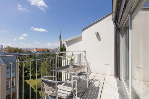 Deluxe Studio with Terrace image 8