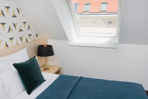 Deluxe Studio with Terrace image 3