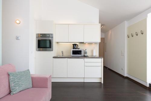 Deluxe Studio with Terrace image 6