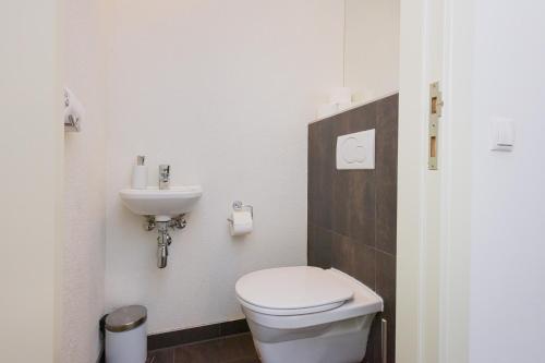 Deluxe Studio with Terrace image 1