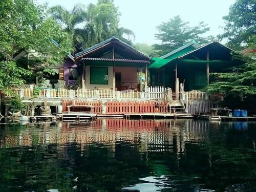 บ้านแม่รีสอร์ทเจ็ดสาวน้อย ( บ้านแม่รีสอร์ทเจ็ดสาวน้อย )
