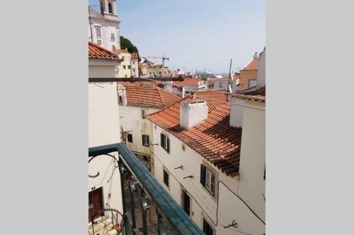 InLoveApartments - Typical Alfama Balcony, Lisboa