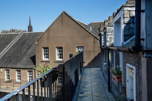 Modern Grassmarket Apartment - image 6
