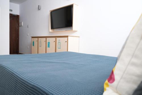 TAKE SURF Hostel Conil - image 3
