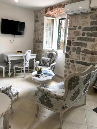 Dotări, New renovated Old Town Martiva Apartment in Kotor