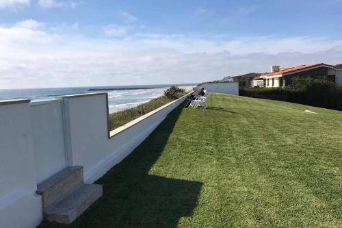 Panoramic Beachfront Villa - Direct Beach Access