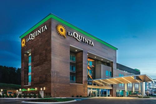 ทางเข้า, ลา ควินตา อินน์ แอนด์ สวีท บาย วินด์แฮม โฮลบรูก เพทริฟายด์ ฟอเรสต์ (La Quinta Inn & Suites by Wyndham Holbrook Petrified Forest) in ฮอลบรูค (AZ)