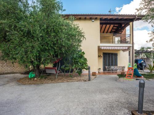 Comfortable Villa in Roma with Garden and Barbecue