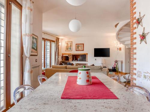 Comfortable Villa in Roma with Garden and Barbecue