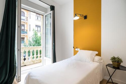 Usandizaga Apartment, Second line beach, free Parking