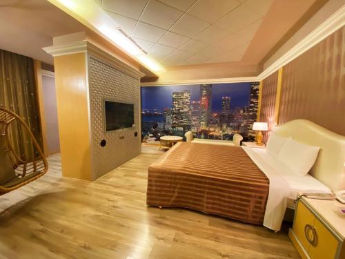 room detail thumbnail 1