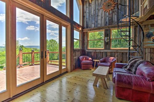 Red Sweetheart Barn Studio with Mtn and River Views! in Brattleboro (VT)