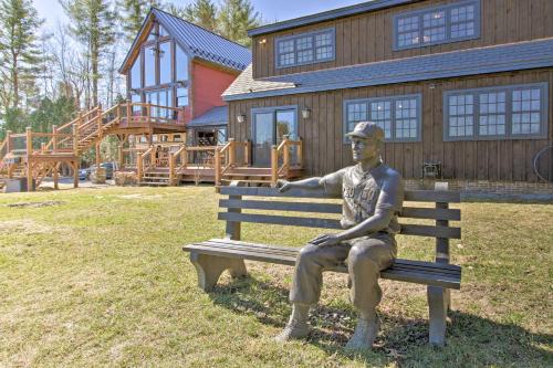 Red Sweetheart Barn Studio with Mtn and River Views! in Brattleboro (VT)