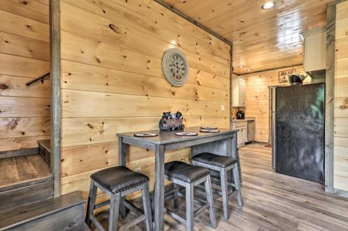 Modern Gatlinburg Cabin with Hot Tub Game Room - image 2