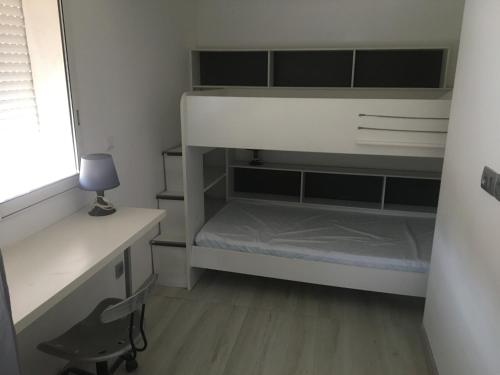 Maison les pieds dans l eau gîte à louer Le Rove