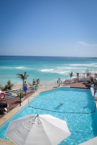 Nuevo estudio a pie de playa, vistas increibles, alberca, gym jacuzi, seguridad, 3503, Cancún (foto 3)