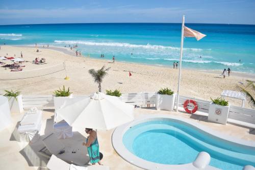 Nuevo estudio a pie de playa, vistas increibles, alberca, gym jacuzi, seguridad, 3503, Cancún (foto 5)