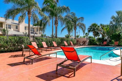 Beautiful Family-Friendly Home Close to Disney! - image 17