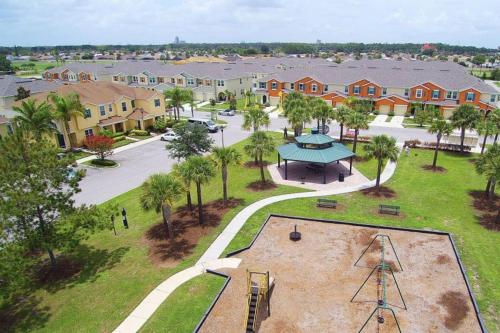 Beautiful Family-Friendly Home Close to Disney! - image 28