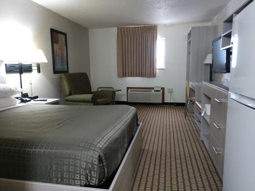 Bearcat Inn and Suites