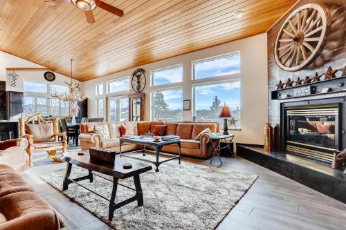 122 Kings Court by Book by Owner - image 2