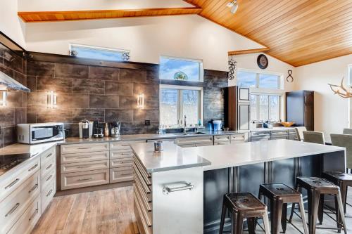 122 Kings Court by Book by Owner - image 7