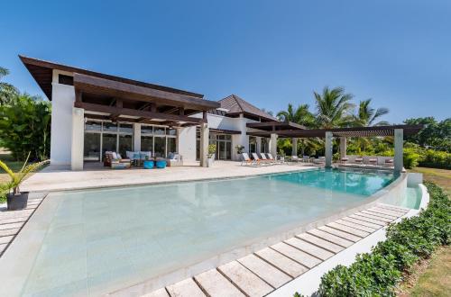 Unique Private Villa with Pools and Golf Cart