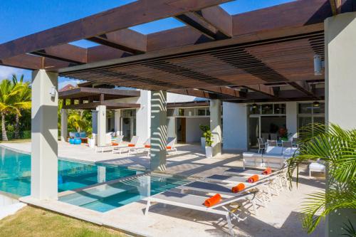 Unique Private Villa with Pools and Golf Cart