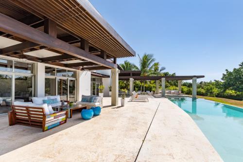 Unique Private Villa with Pools and Golf Cart