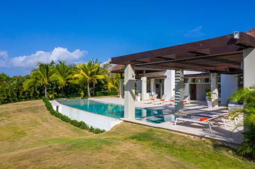 Unique Private Villa with Pools and Golf Cart