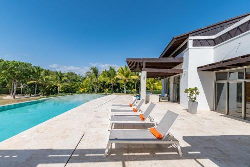 Unique Private Villa with Pools and Golf Cart