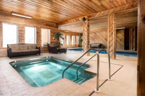The VUE Boutique Hotel & Boathouse in Wisconsin Dells, USA