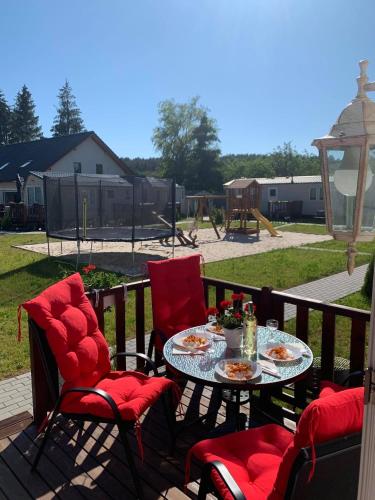 MIĘDZY NAMI domki nad jeziorem