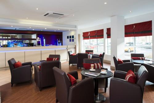 Bar/Bekleme Salonu, Holiday Inn Express - Glasgow Airport near Glasgow Havaalanı