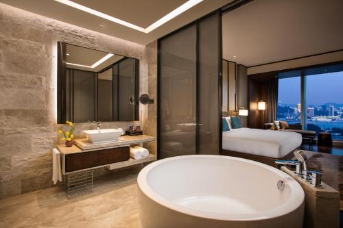room detail thumbnail 2