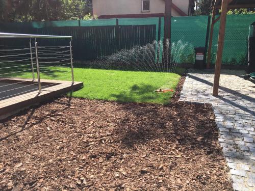 Luksusowy Apartament pod Lasem, Otwock -Shared garden, sauna, wood hot tub between two apartments! H in Отвоцьк