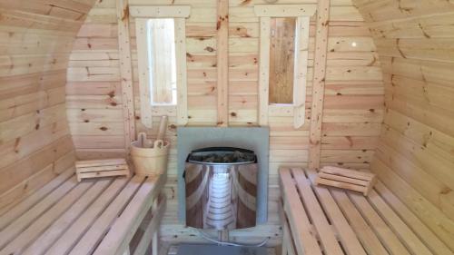Luksusowy Apartament pod Lasem, Otwock -Shared garden, sauna, wood hot tub! Hot tub seasonal!