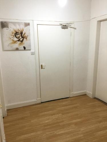 Budget Serviced Apartment 1, Erskine, Glasgow