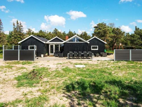 Cozy Holiday Home in R m with Swimming Pool