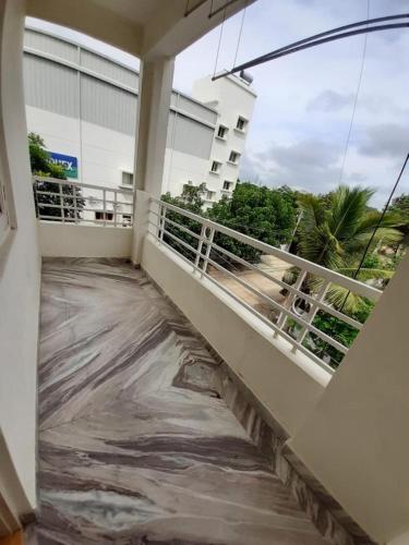 Royal Suites Service Apartments 3 BHK Near AIG hospital Gachibowli