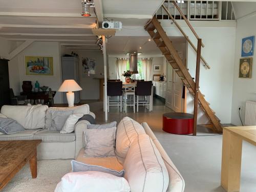 Holiday home at the water, fire place, boat and SUP rent, near Amsterdam